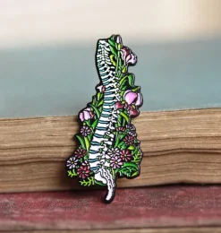 Colonne vertébrale avec des fleurs - Pins-Codex Anatomicus Best