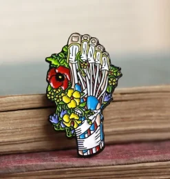 Pied avec fleurs - Pins-Codex Anatomicus Clearance