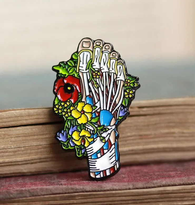 Pied avec fleurs - Pins-Codex Anatomicus Clearance