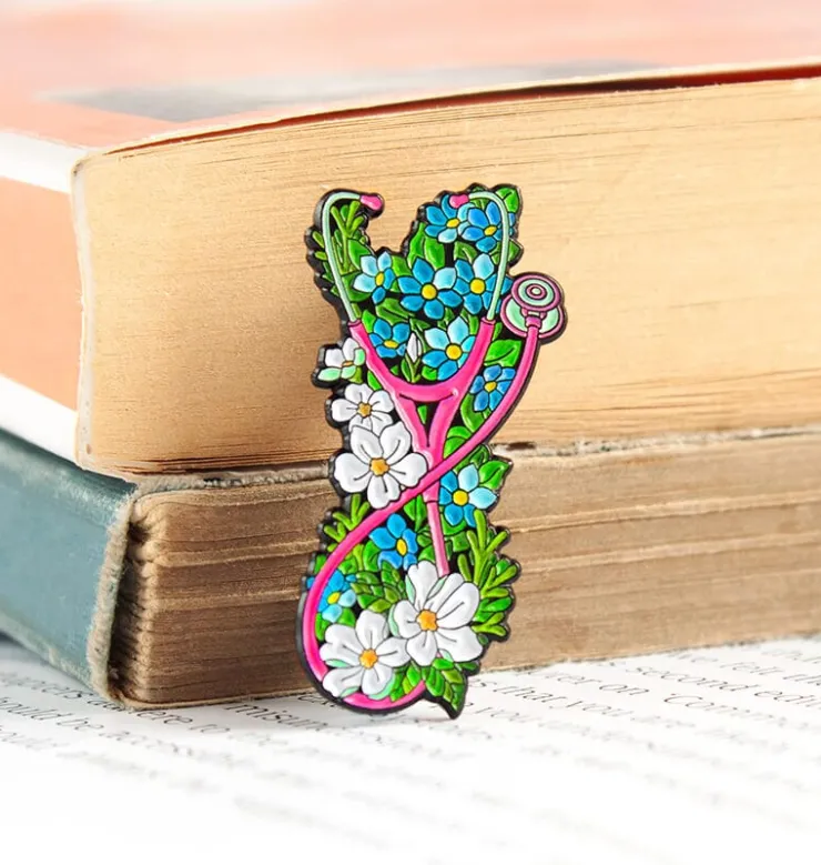 Stéthoscope avec fleurs - Pins-Codex Anatomicus Clearance